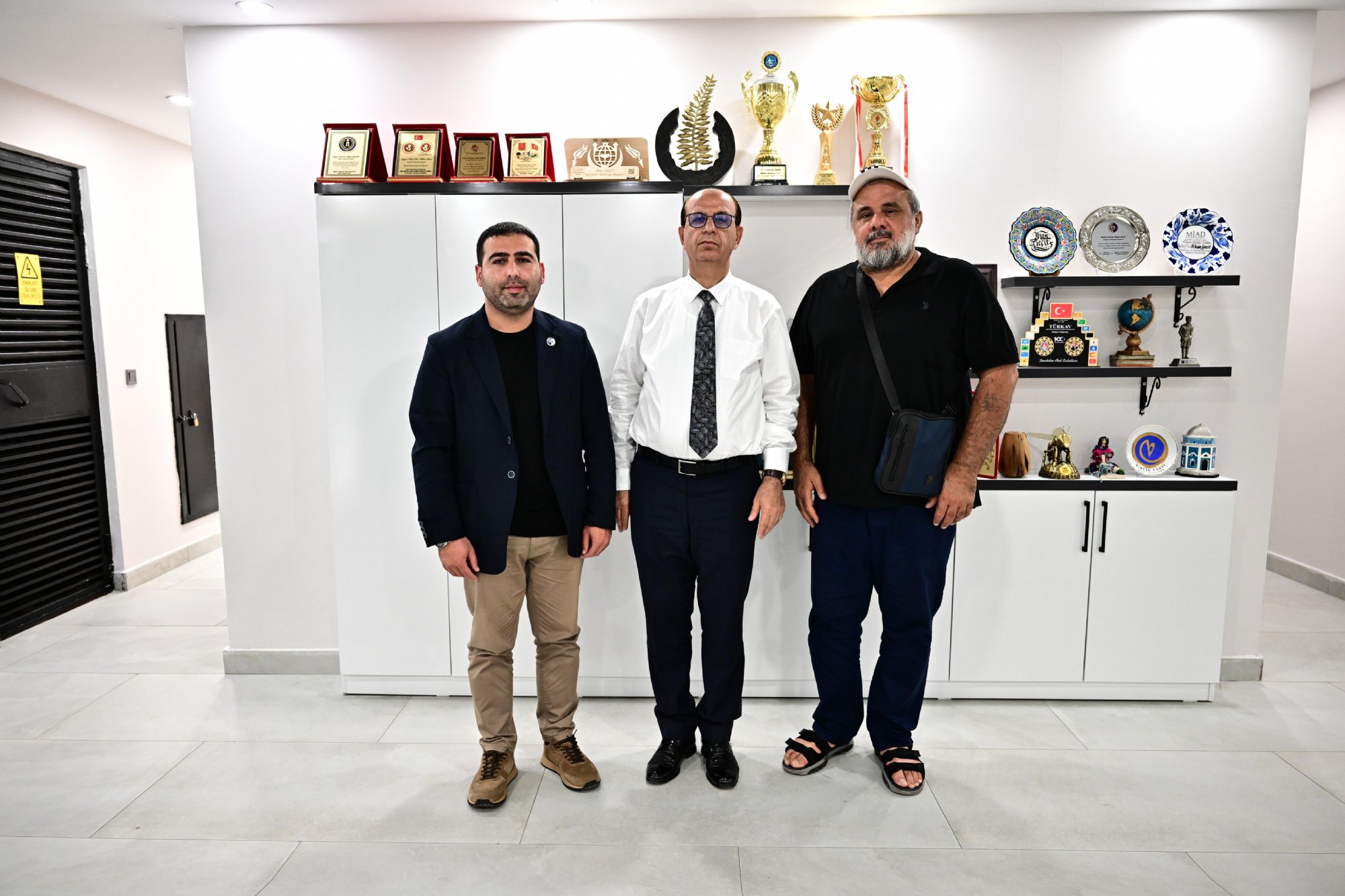 İL TEMSİLCİMİZ MALİK DİNÇ YEŞİLYURT BELEDİYE BAŞKANI PROF.DR.İLHAN GEÇİTİ ZİYARET ETTİ.