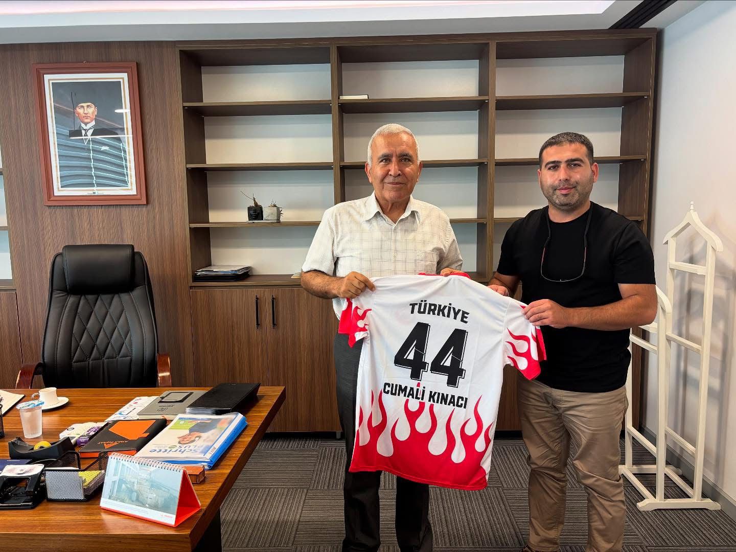 İL TEMSİLCİMİZ MALİK DİNÇ ANKARA BÜYÜKŞEHİR BELEDİYE BAŞKAN BAŞDANIŞMANI PROF.DR.CUMALİ KINACIYI ZİYARET ETTİ.